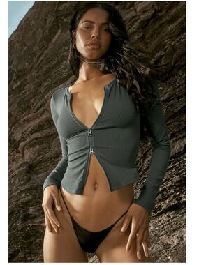 ALO Yoga Ribbed Stardust Long Sleeve in Cactus (limited edition)